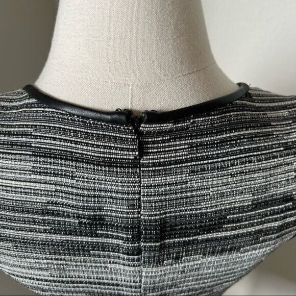 Kempner Tweed Mini Dress Size 2 Leather Trim Stretch Side sleeveless Black White - Picture 7 of 13